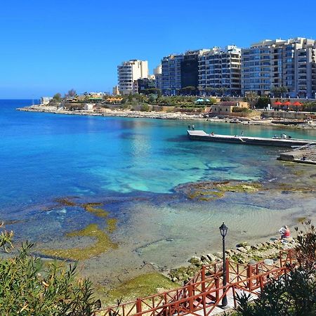 Апартаменты Picturesque Sliema Pad Steps From The Seafront Экстерьер фото