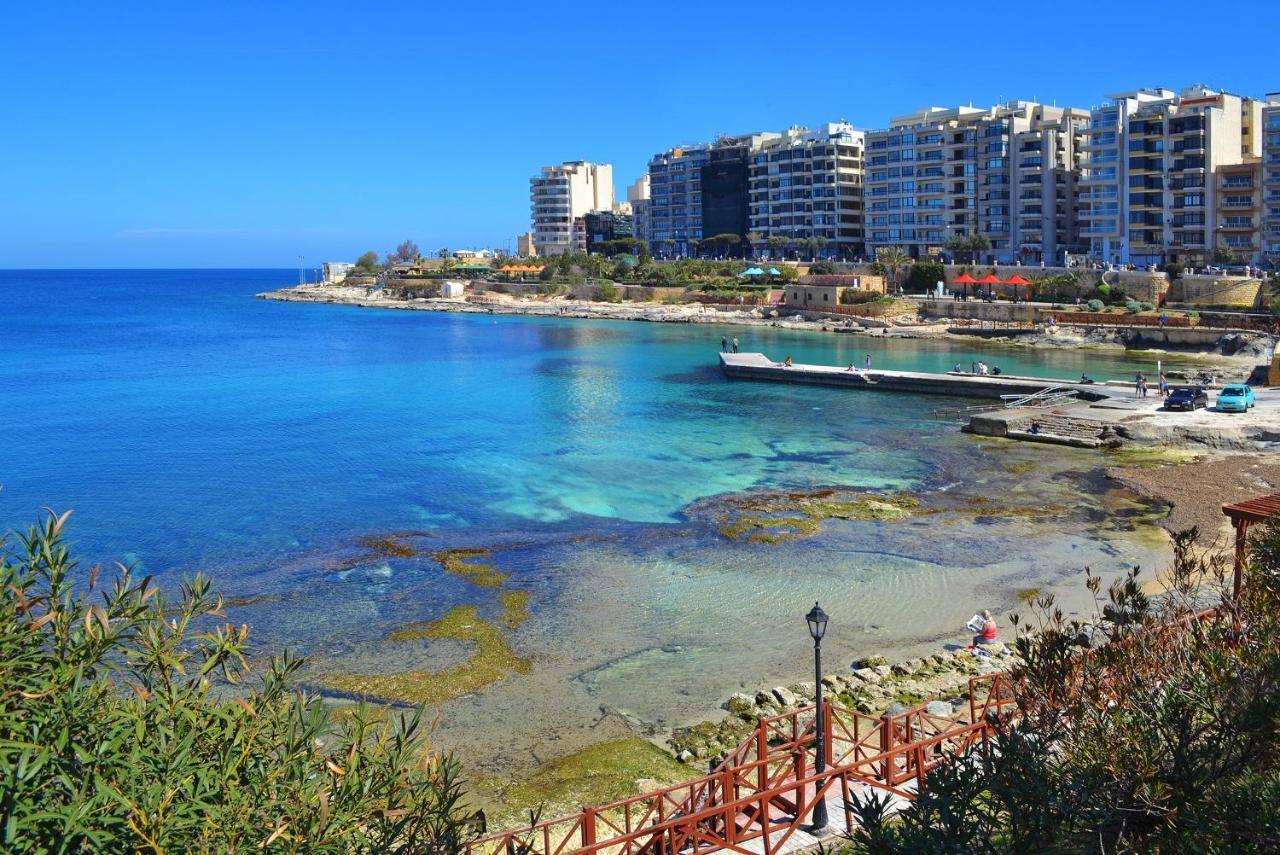 Апартаменты Picturesque Sliema Pad Steps From The Seafront Экстерьер фото